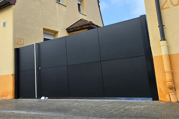 Mattschwarzes Einfahrtstor Hoftor